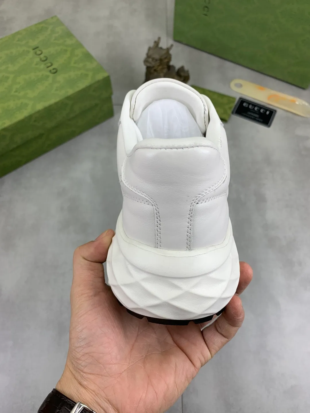Men's shoes 💰P500💰[New style] 🆘 Dad's shoes [GUCCI] Gucci's new men's shoes are the first to be launched, and the materials and workmanship are superior to all versions on the market. The highest quality imported original top calfskin upper with trendy printed patterns ➕, the inner material is made of full-grain pigskin lining, privately molded soft TPU rubber comfortable outsole, and high foot comfort. Actual shooting, imported special materials highlight the unique charm of the brand 2️⃣colors available Size number; 38-44